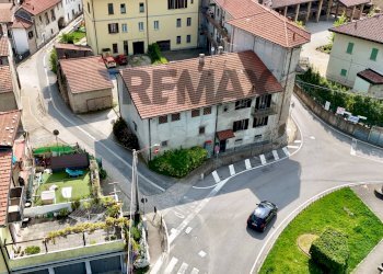 Edificio all\'aperto - Semi-detached house via Cerea
 
22, Gazzada Schianno - photo 1