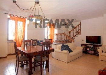 Sala da pranzo - Semi-detached house via Cerea
 
22, Gazzada Schianno - photo 3