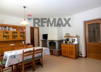 Sala da pranzo - Semi-detached house via Cerea
 
22, Gazzada Schianno - photo 9