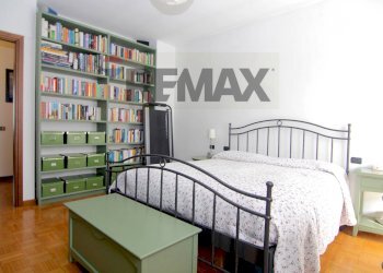 Camera / camera da letto - Semi-detached house via Cerea
 
22, Gazzada Schianno - photo 12