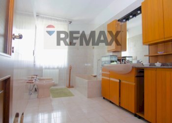 Cucina - Semi-detached house via Cerea
 
22, Gazzada Schianno - photo 13
