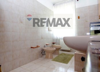 Bagno - Semi-detached house via Cerea
 
22, Gazzada Schianno - photo 14