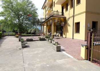 Edificio all\'aperto - Cafeteria - Cold Bar Via Fortino
 
18, Laveno-Mombello - photo 8