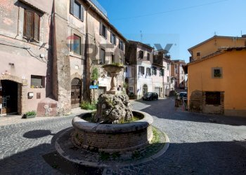 Edificio all\'aperto - Three-room apartment Via Capena
 
1, Capena - photo 18