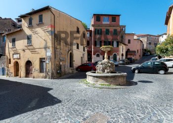 Edificio all\'aperto - Three-room apartment Via Capena
 
1, Capena - photo 19