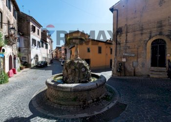 Edificio all\'aperto - Three-room apartment Via Capena
 
1, Capena - photo 20