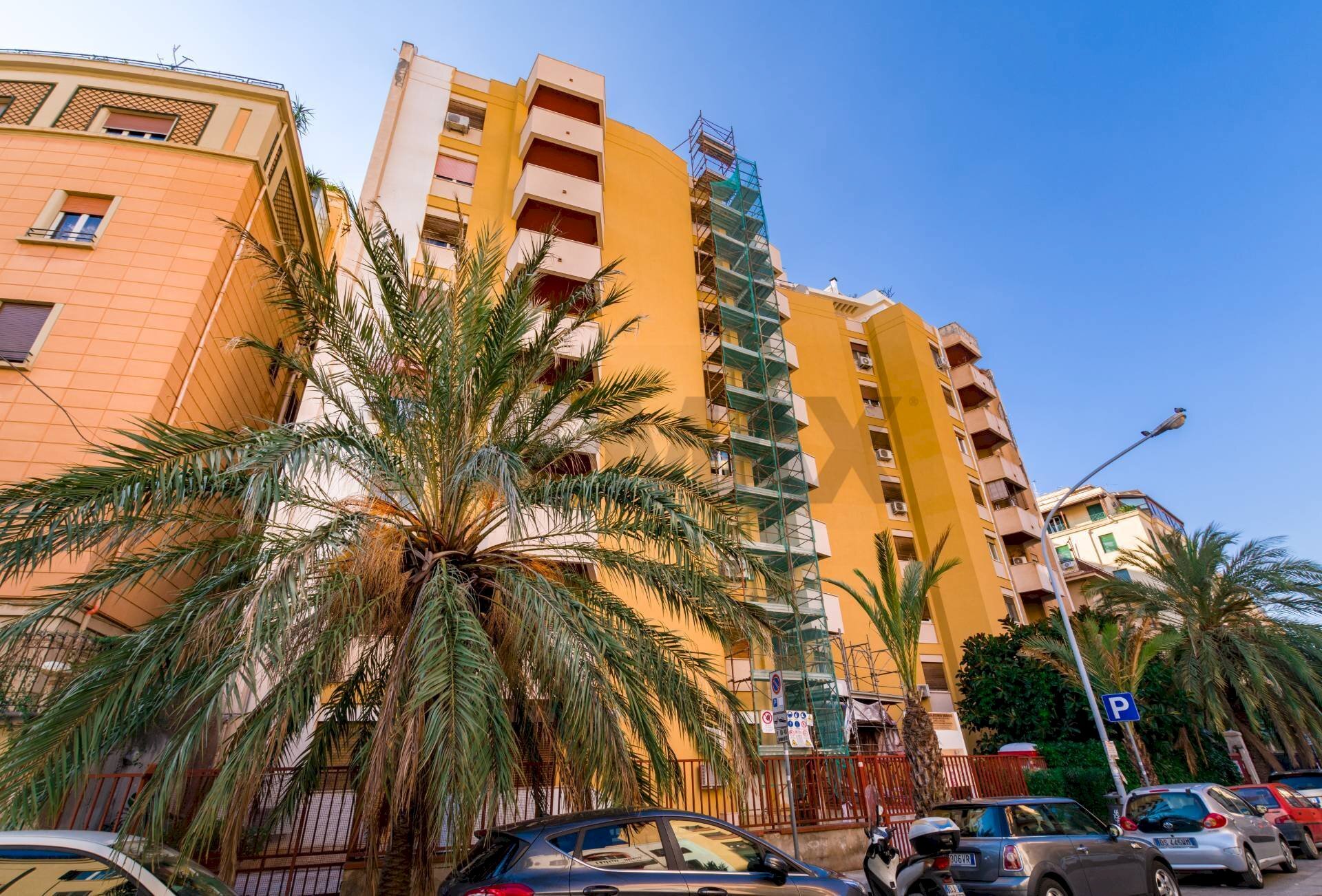 Edificio all\'aperto - Quadrilocale Viale Regina Margherita
 
9, Palermo - foto 1