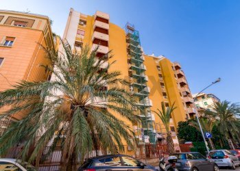 Edificio all\'aperto - Four-room apartment Viale Regina Margherita
 
9, Palermo - photo 1