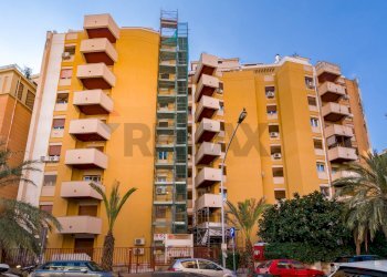 Edificio all\'aperto - Four-room apartment Viale Regina Margherita
 
9, Palermo - photo 8