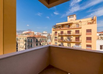 Balcone - Four-room apartment Viale Regina Margherita
 
9, Palermo - photo 12