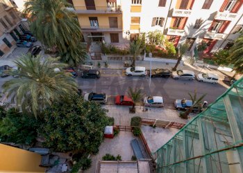 Edificio all\'aperto - Four-room apartment Viale Regina Margherita
 
9, Palermo - photo 16