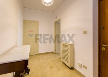 Hall / corridoio - Four-room apartment Viale Regina Margherita
 
9, Palermo - photo 18