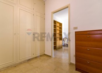 Hall / corridoio - Four-room apartment Viale Regina Margherita
 
9, Palermo - photo 19