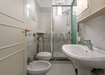 Bagno - Four-room apartment Viale Regina Margherita
 
9, Palermo - photo 30