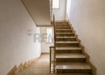 Scale - Four-room apartment Viale Regina Margherita
 
9, Palermo - photo 36