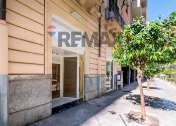 Edificio all\'aperto - Commercial Premises Via Principe Di Belmonte
 
97, Palermo - photo 10