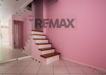 Scale - Commercial Premises Via Principe Di Belmonte
 
97, Palermo - photo 12