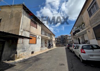 Edificio all\'aperto - Trilocale Via Erbe Bianche
 
10, Misterbianco - foto 2