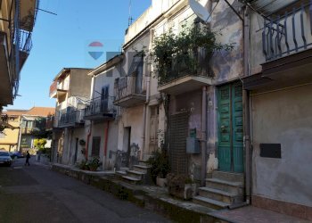 Edificio all\'aperto - Independent house Via Alessandro Manzoni
 
26, Maletto - photo 2