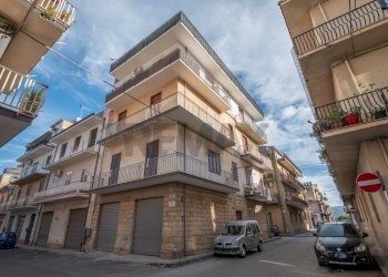 Edificio all\'aperto - Quadrilocale Via Monfalcone
 
75, Francofonte - foto 2