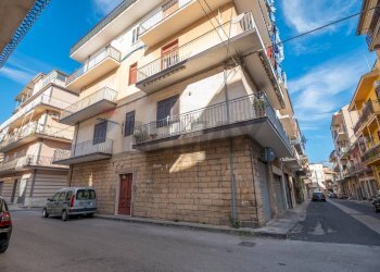 Edificio all\'aperto - Quadrilocale Via Monfalcone
 
75, Francofonte - foto 3