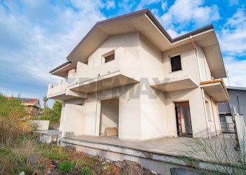Casa all\'aperto - Villa a Schiera Via dei Gladioli
 
snc, San Pietro Clarenza - foto 4