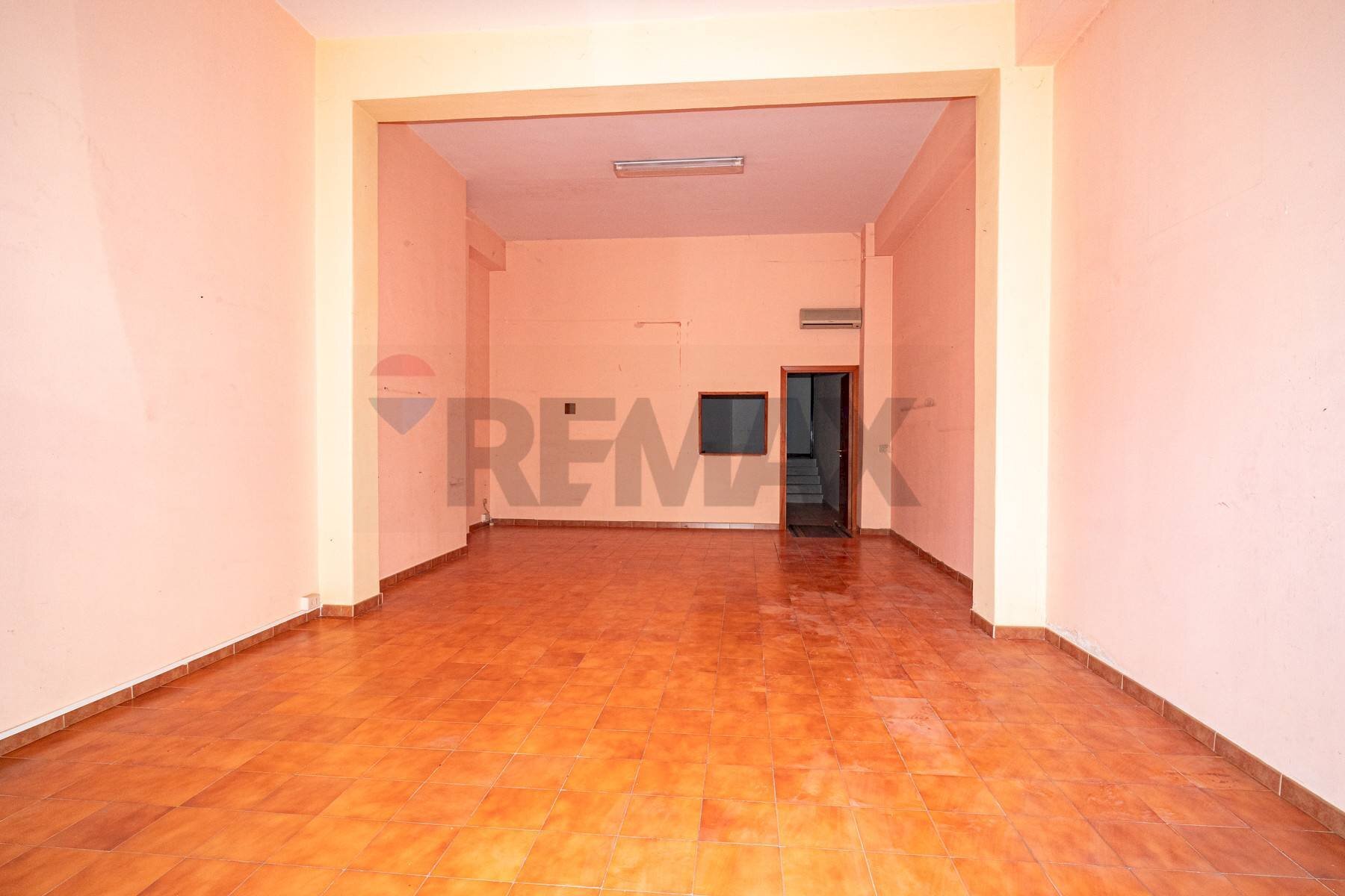 Stanza vuota - Negozio Via Mirone
 
16, Viagrande - foto 2