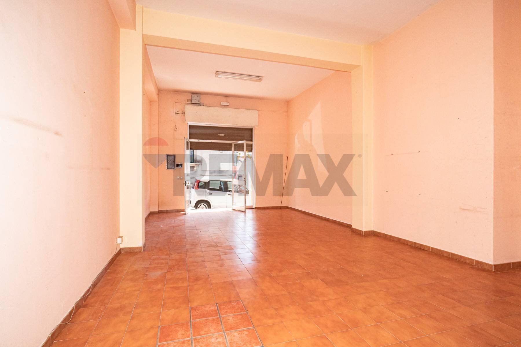 Stanza vuota - Negozio Via Mirone
 
24, Viagrande - foto 2