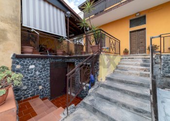 Scale - Villa Via Giuffrida Salvatore
 
15, Mascalucia - foto 6