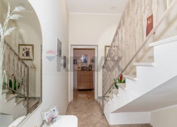 Scale - Villa Via Giuffrida Salvatore
 
15, Mascalucia - foto 15