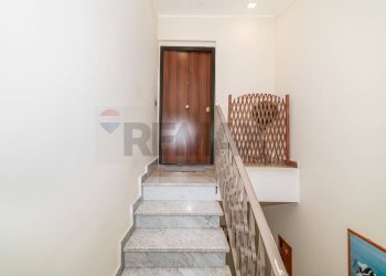 Scale - Villa Via Giuffrida Salvatore
 
15, Mascalucia - foto 34