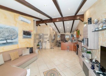 Soggiorno - Villa Via Giuffrida Salvatore
 
15, Mascalucia - foto 49