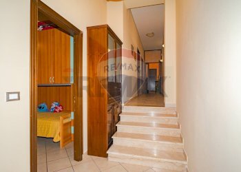 Hall / corridoio - Three-room apartment VIA SARDEGNA
 
21, Belpasso - photo 27
