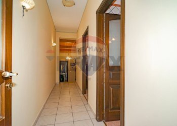 Hall / corridoio - Three-room apartment VIA SARDEGNA
 
21, Belpasso - photo 28