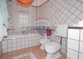 Bagno - Three-room apartment VIA SARDEGNA
 
21, Belpasso - photo 35