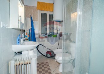 Bagno - Three-room apartment VIA SARDEGNA
 
21, Belpasso - photo 37