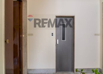Stanza vuota - Attico Via Renato Imbriani
 
60, Catania - foto 7