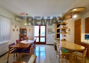 Sala da pranzo - Villa Via Ferdinando Magellano
 
29, Grammichele - photo 26