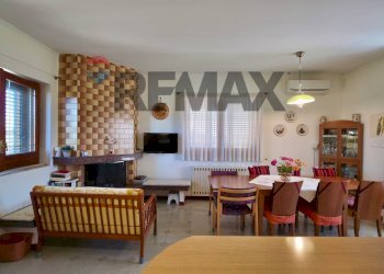 Sala da pranzo - Villa Via Ferdinando Magellano
 
29, Grammichele - photo 28