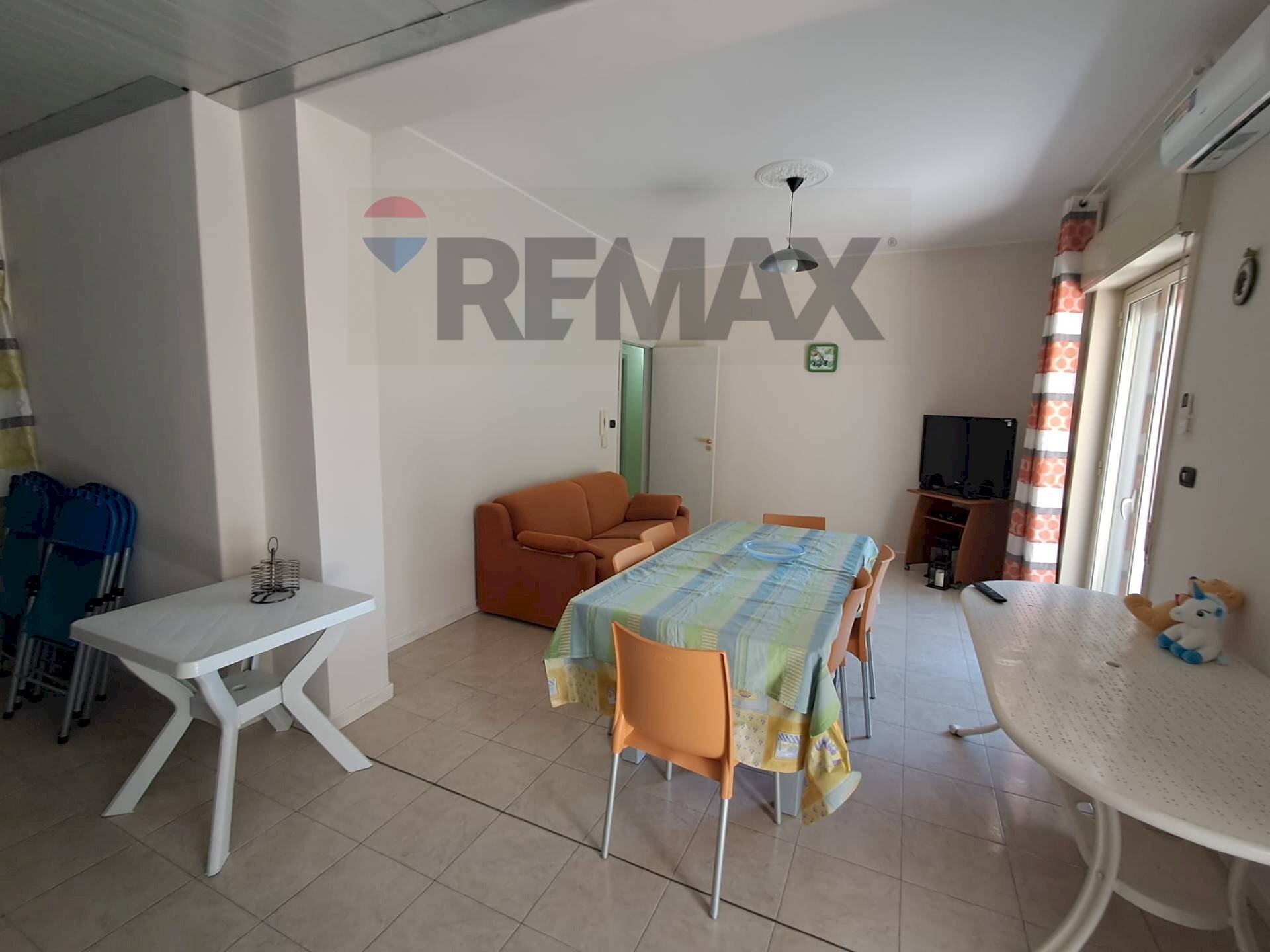Sala da pranzo - Quadrilocale Via Oliveto
 
7, Giardini-Naxos - foto 1
