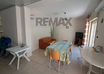 Sala da pranzo - Quadrilocale Via Oliveto
 
7, Giardini-Naxos - foto 1