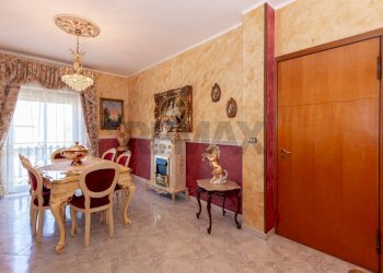 Sala da pranzo - Three-room apartment Via Del Papiro
 
85, Catania - photo 4