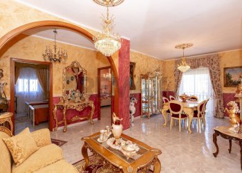 Sala da pranzo - Three-room apartment Via Del Papiro
 
85, Catania - photo 7