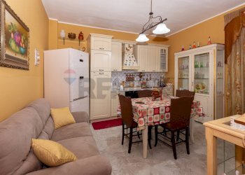 Sala da pranzo - Three-room apartment Via Del Papiro
 
85, Catania - photo 21