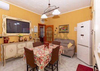 Sala da pranzo - Three-room apartment Via Del Papiro
 
85, Catania - photo 22