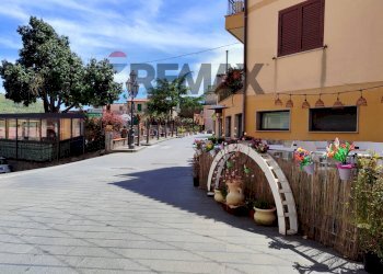 Edificio all\'aperto - Casa indipendente Via Tagliamento
 
12-14, Mongiuffi Melia - foto 33