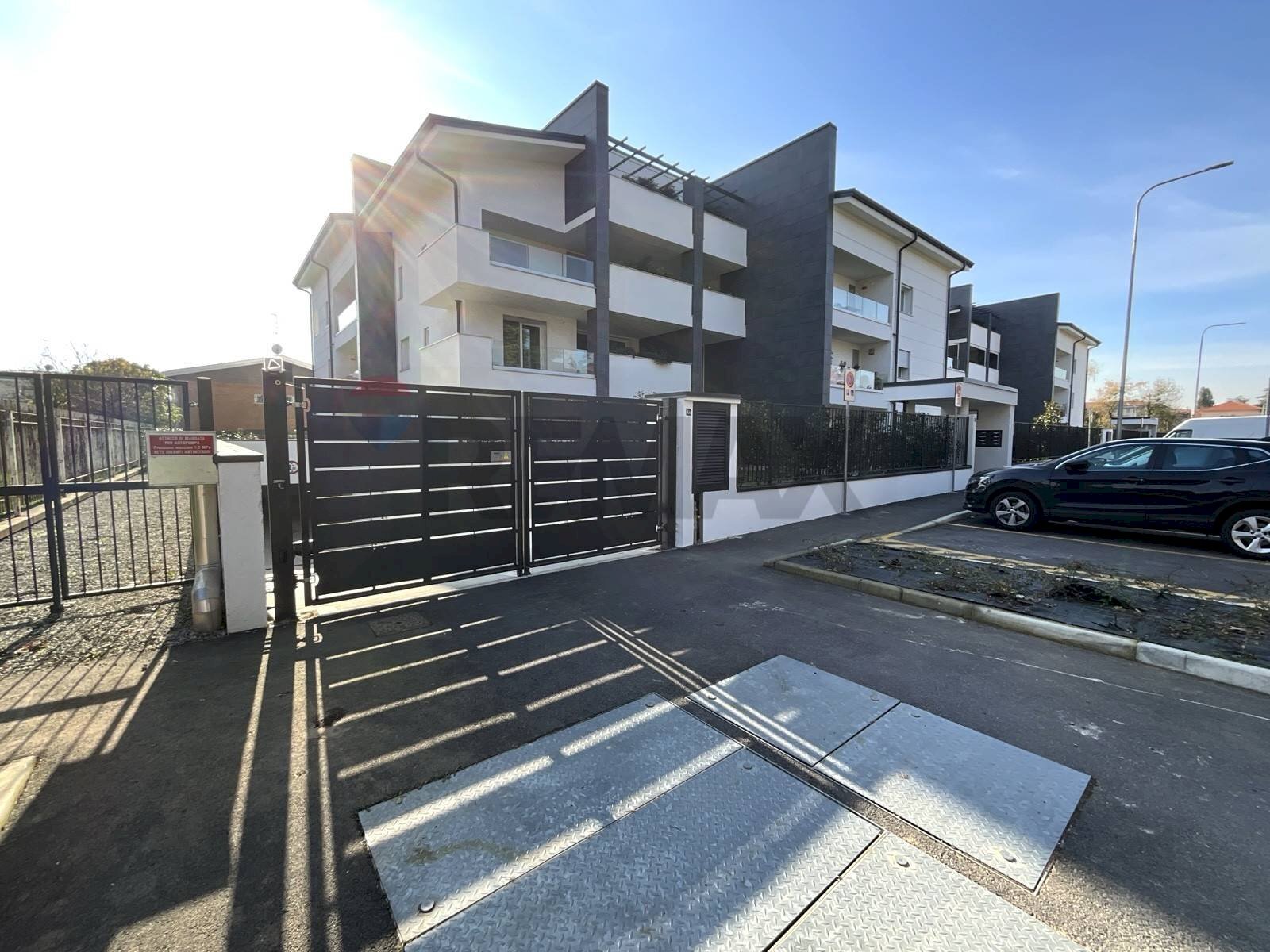 Edificio all\'aperto - Box Via Gran Sasso
 
SNC, Arese - foto 1