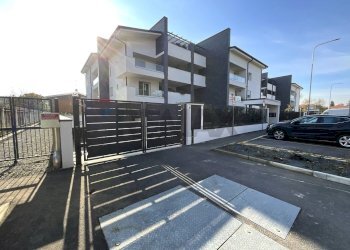 Edificio all\'aperto - Box Via Gran Sasso
 
SNC, Arese - foto 1