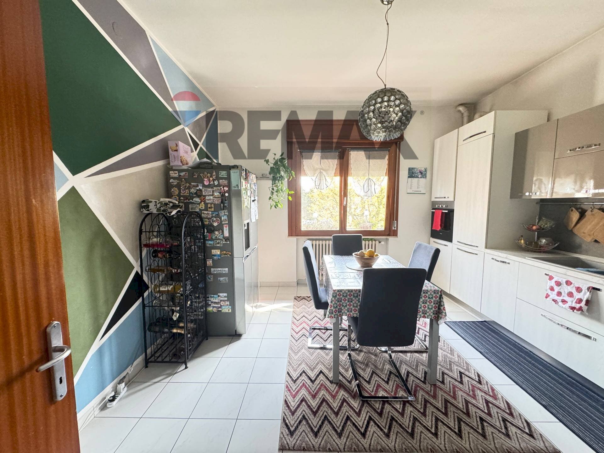 Sala da pranzo - Quadrilocale Via Eridania
 
2170, Stienta - foto 2