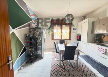 Sala da pranzo - Quadrilocale Via Eridania
 
2170, Stienta - foto 2